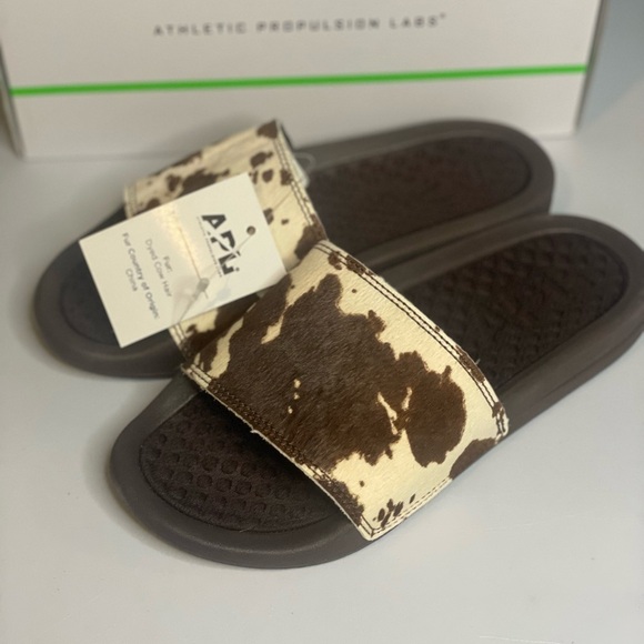 APL Women’s Iconic Slide, Brown, Cream, Cow Slide Sandals, size 5 - Picture 1 of 6